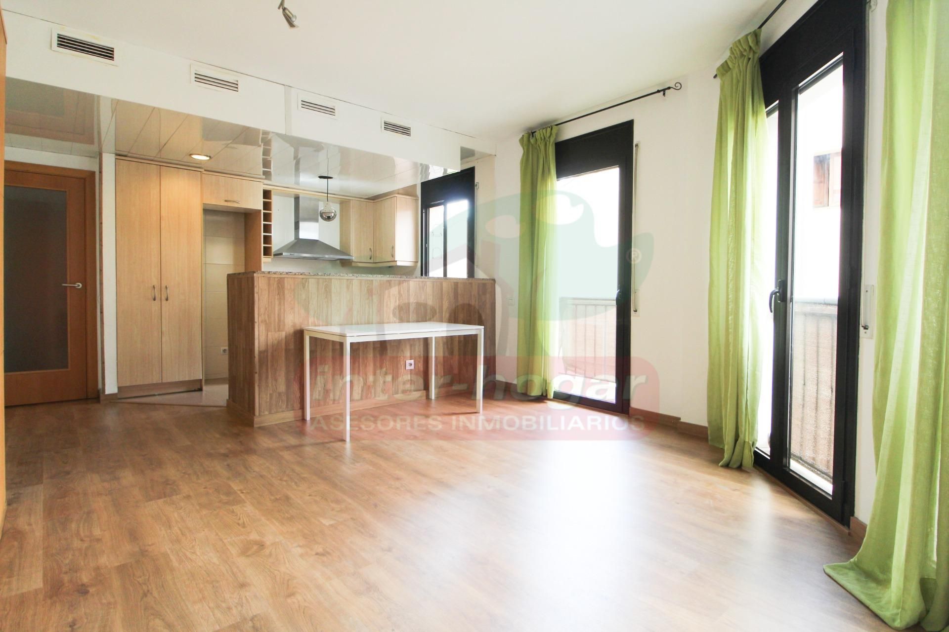 Sala d'estar de Pis en venda en Cerdanyola del Vallès