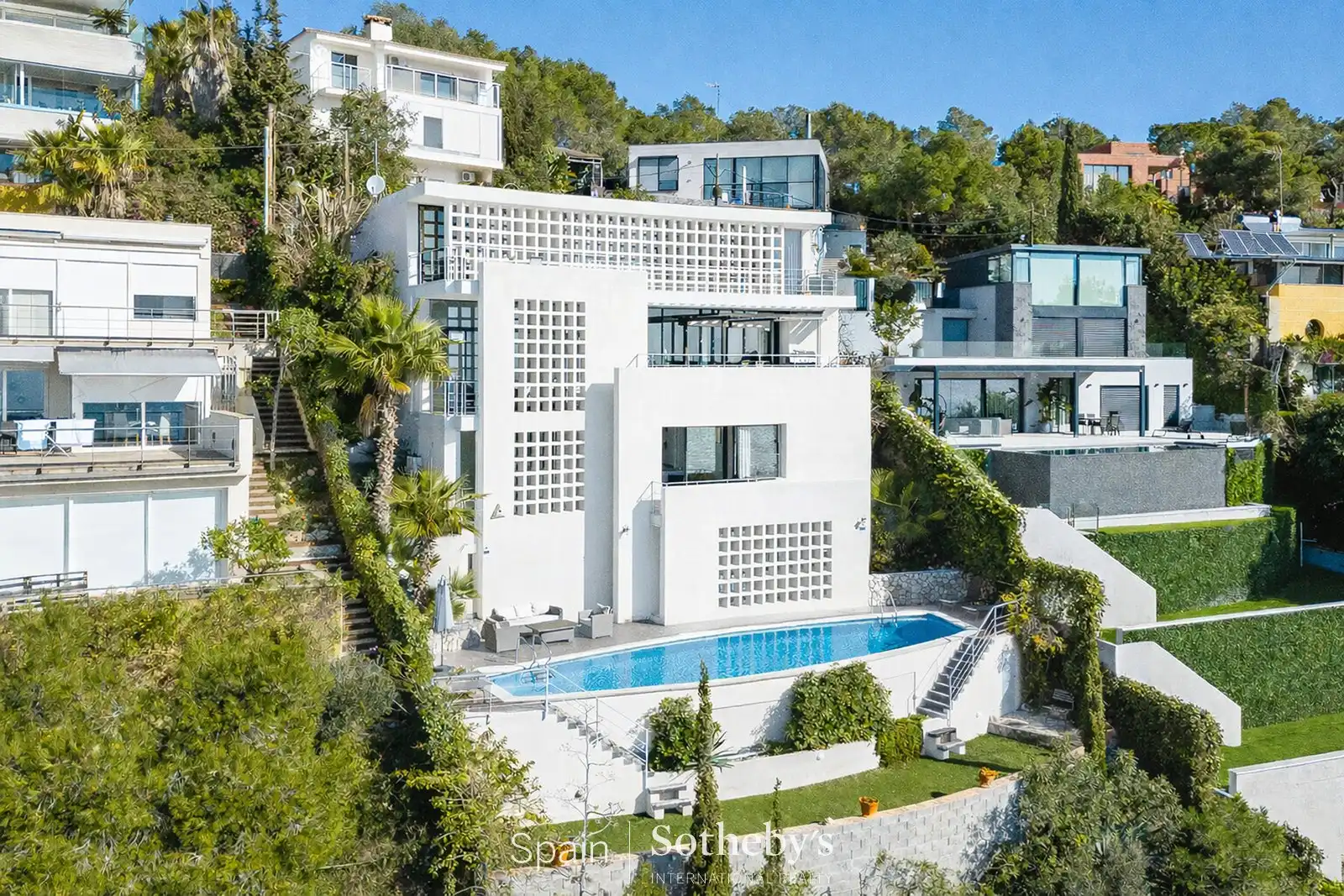 Vista exterior de Casa o xalet en venda en Sitges amb Aire condicionat, Calefacció i Jardí privat