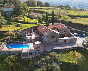 Vista exterior de Casa o xalet en venda en Covelo amb Calefacció, Jardí privat i Terrassa