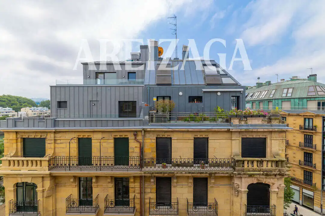 Vista exterior de Piso en venta en Donostia - San Sebastián  con Calefacción, Terraza y Balcón