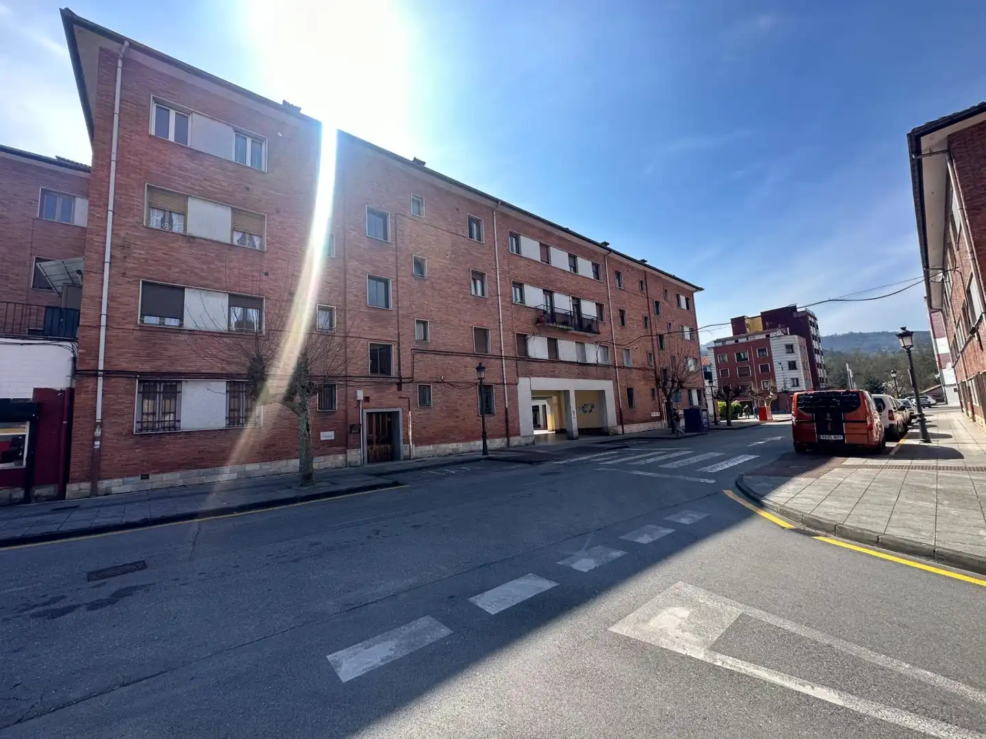 Vista exterior de Piso en venta en San Martín del Rey Aurelio con Calefacción, Trastero y Balcón