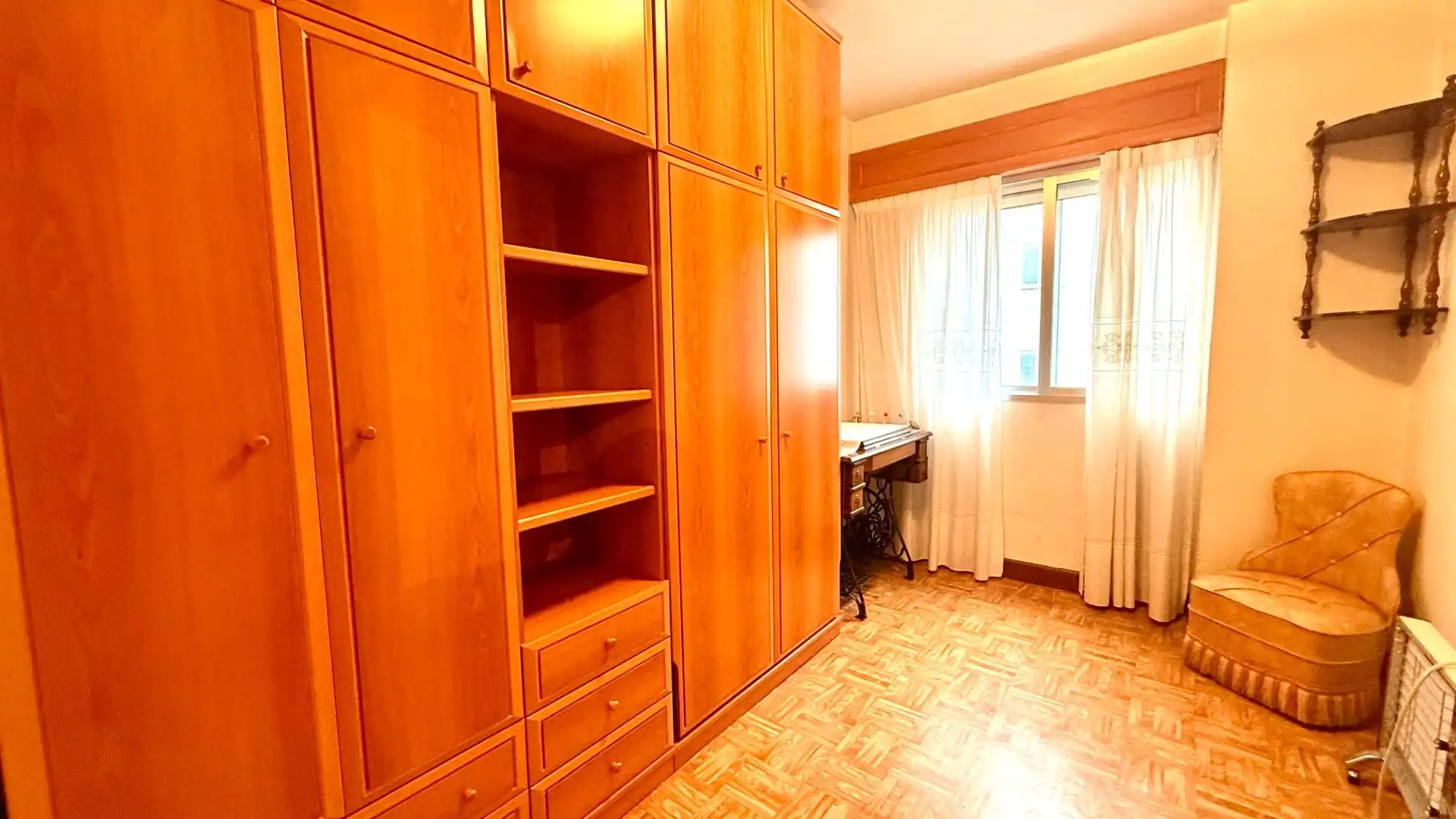 Habitación de Piso en venta en Ourense Capital  con Amueblado y Balcón