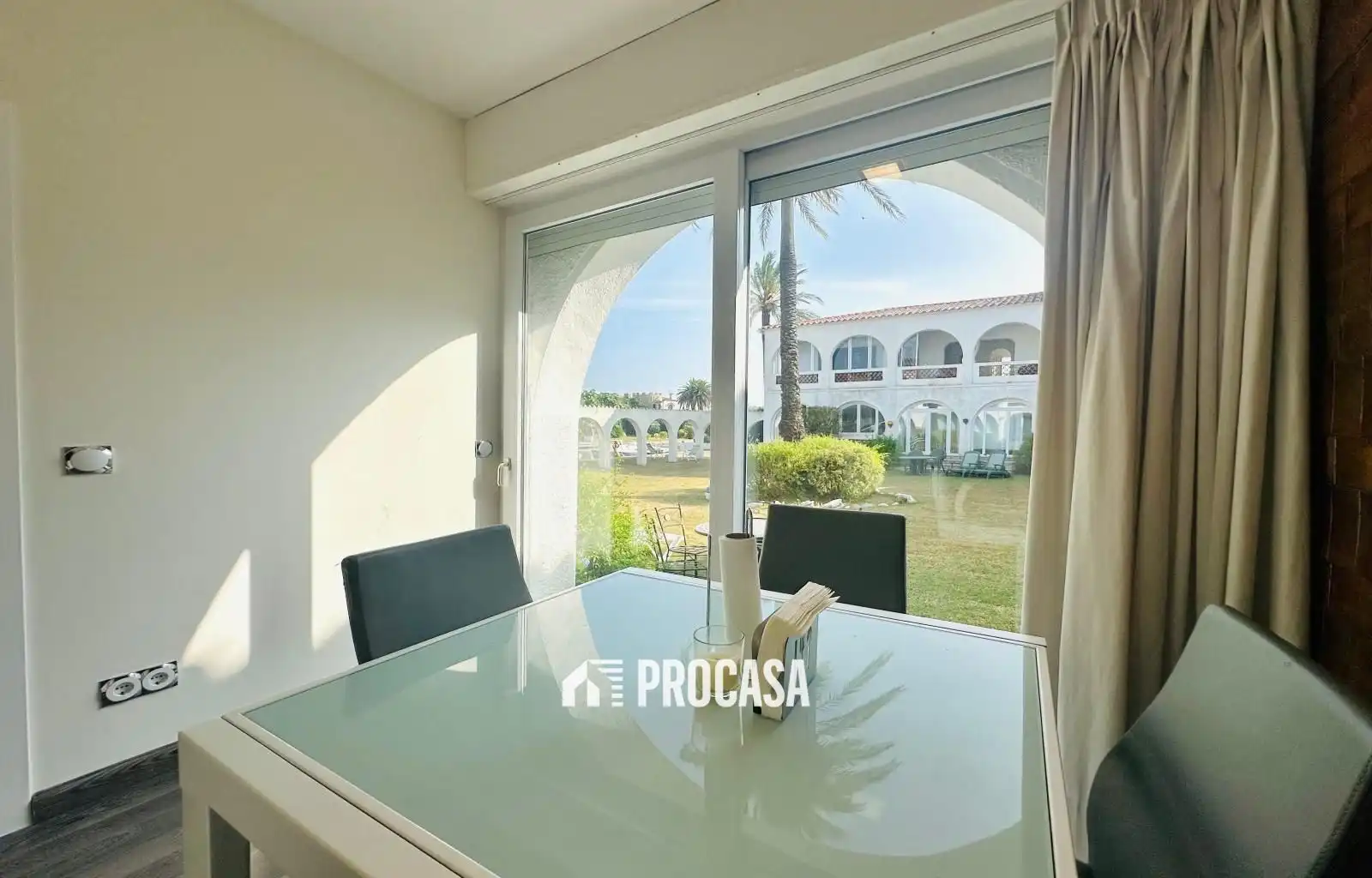 Wohnung zum Verkauf in Empuriabrava mit Klimaanlage, Heizung und Terrasse