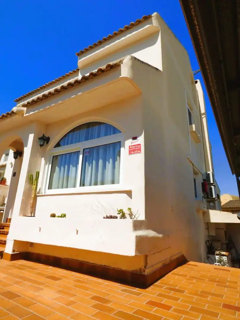 Vista exterior de Casa adosada en venta en Benidorm con Aire acondicionado y Internet