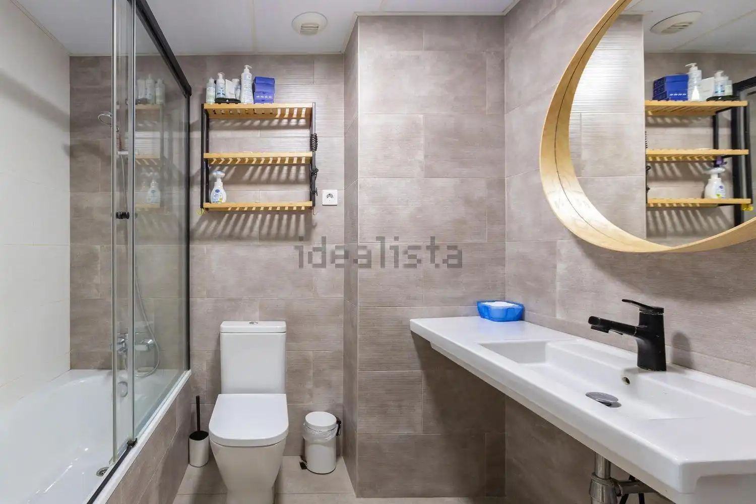 Badezimmer von Dachboden zur Miete in Sant Adrià de Besòs mit Klimaanlage, Heizung und Privatgarten