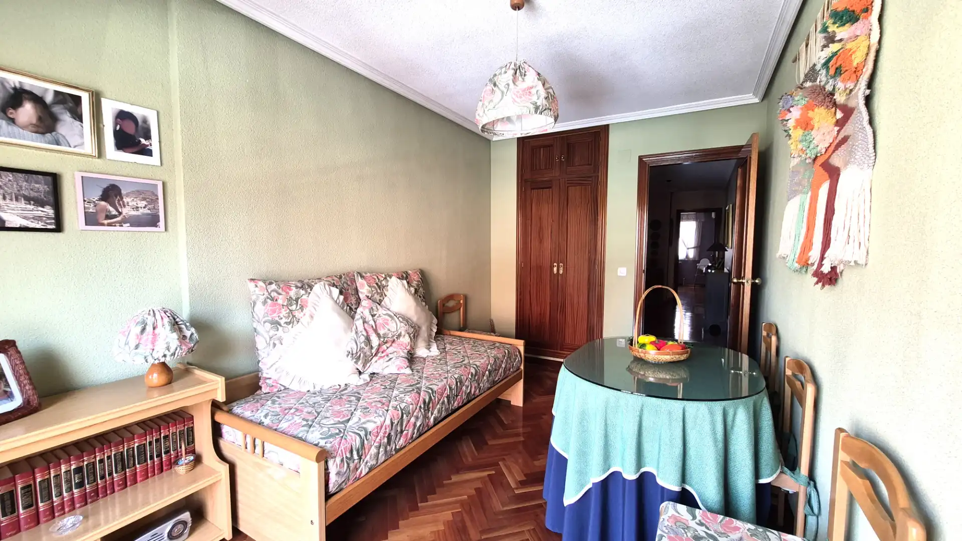 Sala d'estar de Casa o xalet en venda en Alcalá de Henares amb Aire condicionat, Calefacció i Parquet