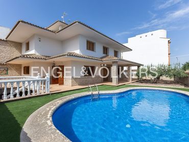 Casa con piscina in vendita a Favara