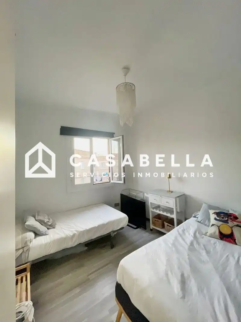 Bedroom of Flat for sale in Valencia  with Air Conditioner, Heating and Terrace