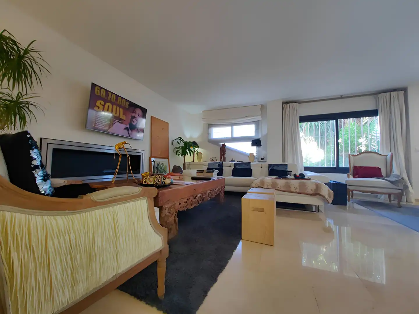 Sala d'estar de Dúplex en venda en Estepona amb Aire condicionat, Terrassa i Piscina