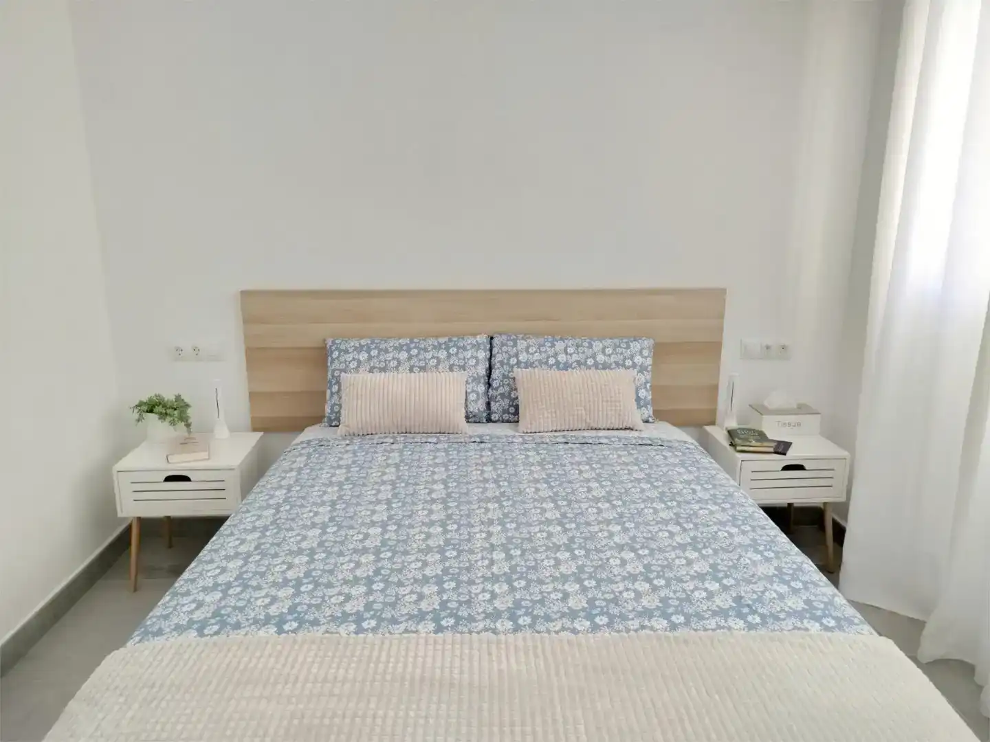 Dormitori de Apartament de lloguer en Fuengirola amb Aire condicionat, Moblat i Forn