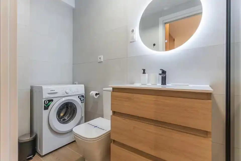 Bathroom of Flat for sale in Madrid  with Air Conditioner, Heating and Private garden