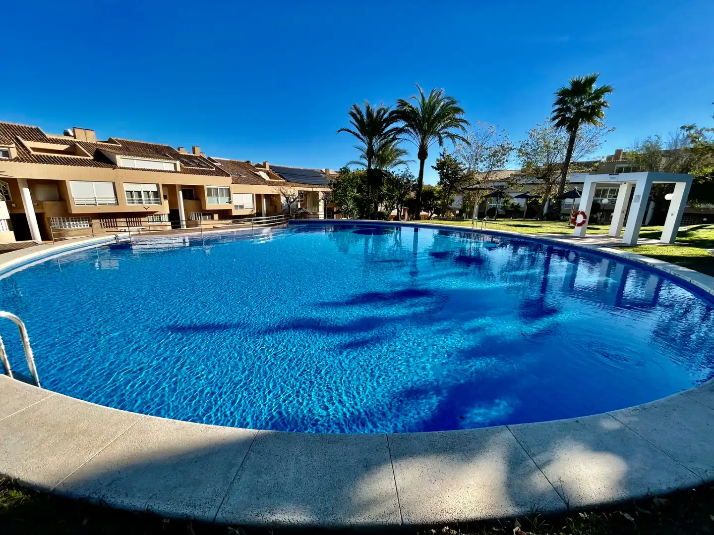Piscina de Casa adosada en venta en Alicante / Alacant con Aire acondicionado, Jardín privado y Terraza