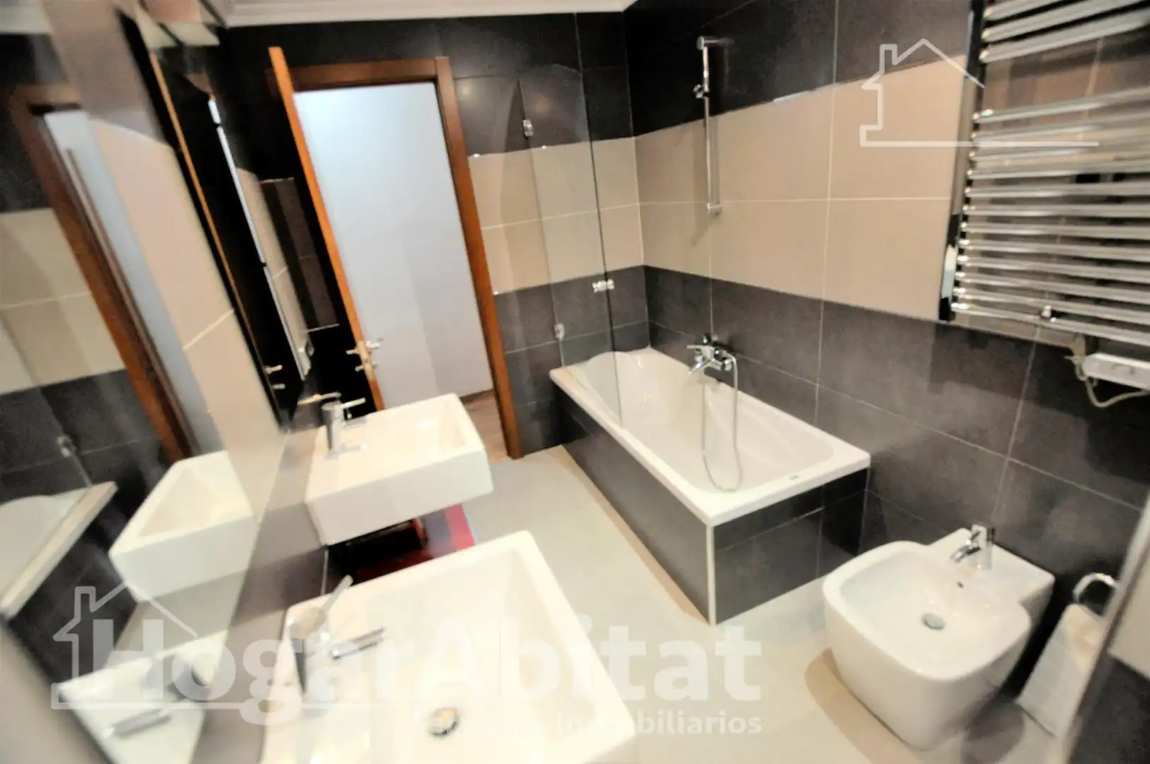 Badezimmer von Wohnung zum Verkauf in Xirivella mit Heizung, Parkett und Möbliert