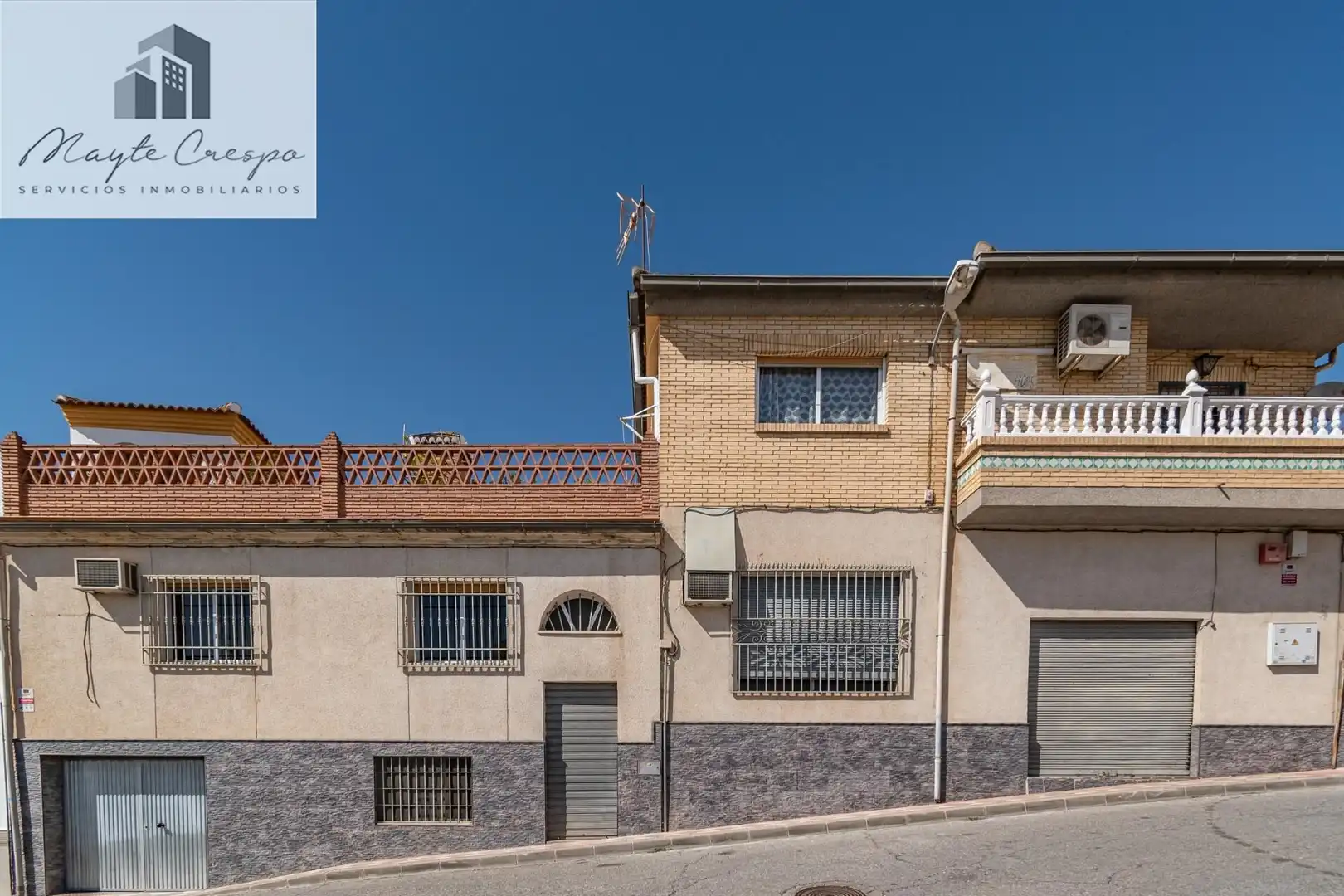 Vista exterior de Casa o xalet en venda en Atarfe amb Aire condicionat, Terrassa i Traster