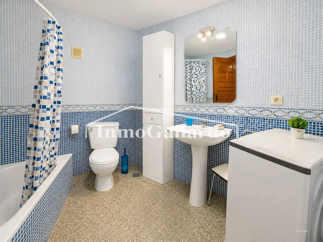 Bathroom of Flat for sale in Vélez-Málaga  with Heating, Terrace and Community pool