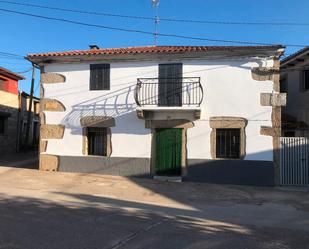 Vista exterior de Casa o xalet en venda en Casillas de Flores amb Balcó