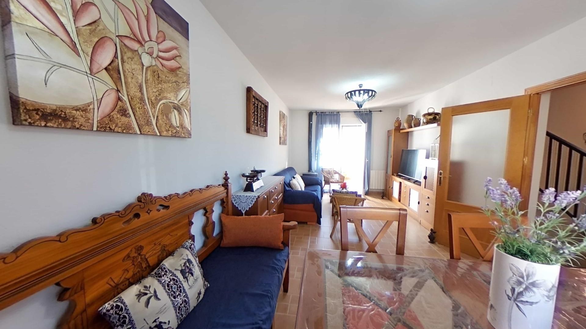 Sala d'estar de Casa adosada en venda en Barajas de Melo amb Calefacció i Traster