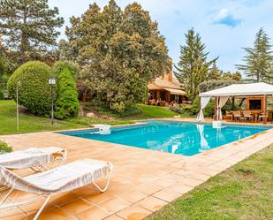 Piscina de Casa o xalet en venda en Torrelodones amb Terrassa i Piscina