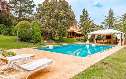 Piscina de Casa o xalet en venda en Torrelodones amb Terrassa i Piscina