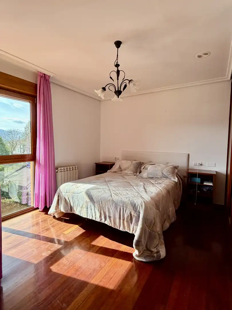 Habitación de Casa adosada en venta en Penagos con Calefacción, Jardín privado y Terraza