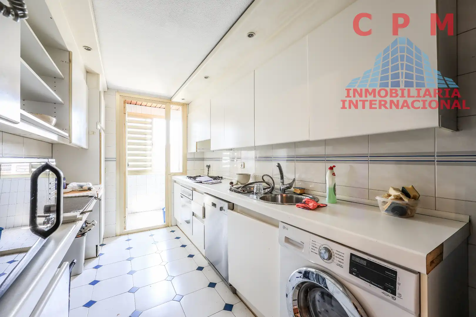 Kitchen of Flat for rent in Madrid  with Air Conditioner, Heating and Parquet flooring