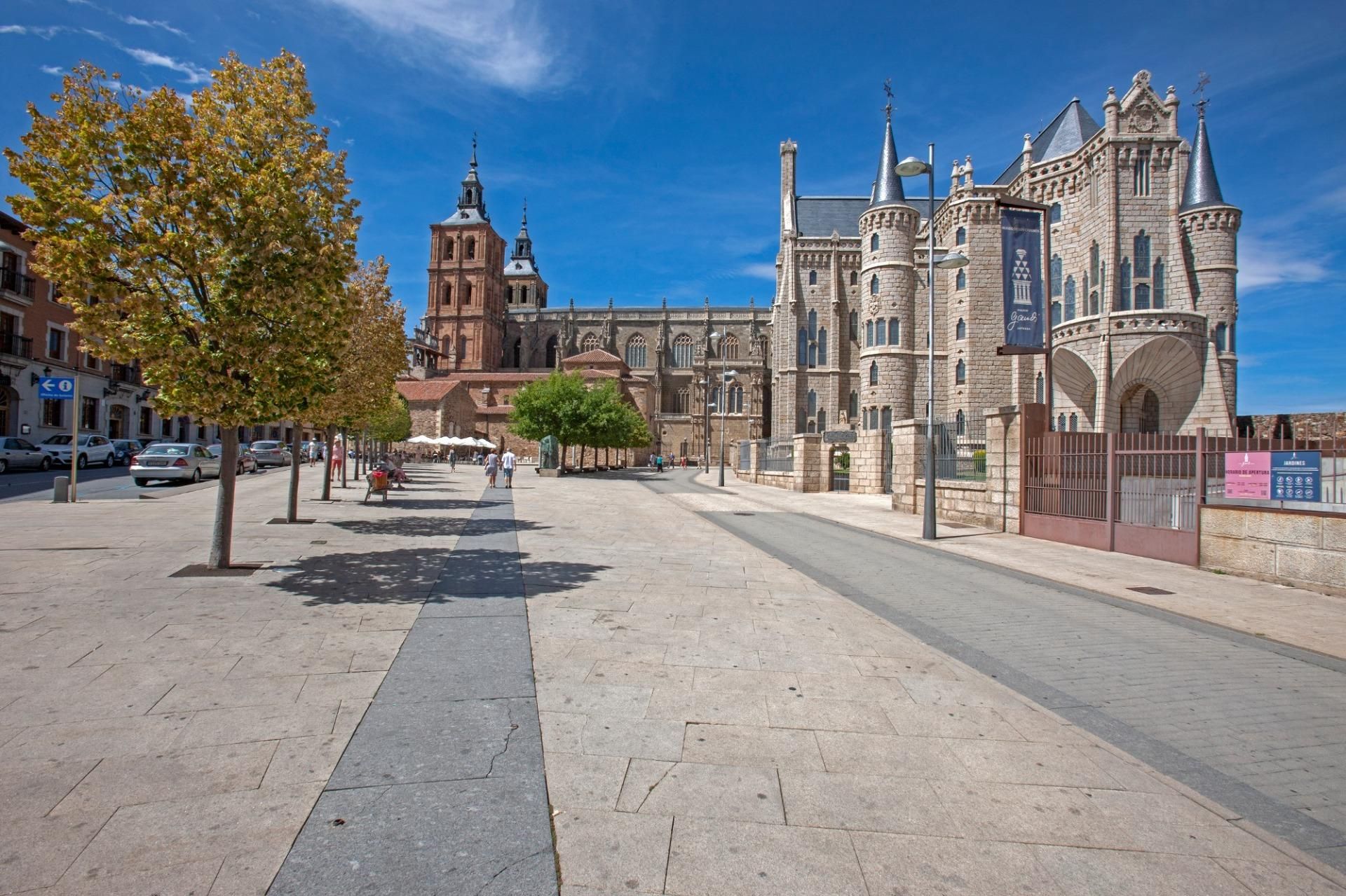 Vista exterior de Edifici en venda en Astorga