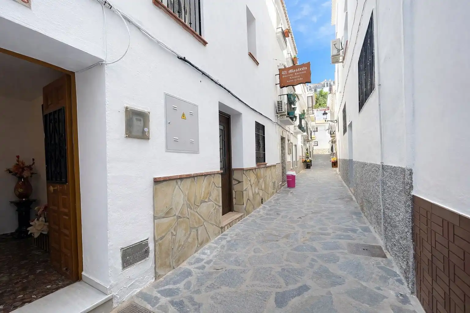 Vista exterior de Casa o xalet en venda en Canillas de Aceituno amb Terrassa i Moblat