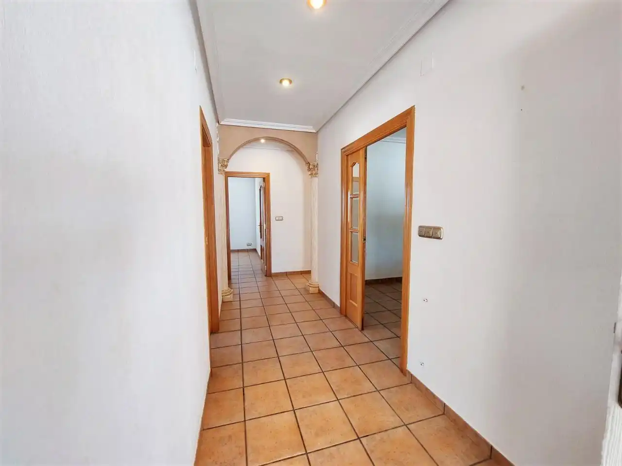 Wohnung zum Verkauf in Elche / Elx mit Privatgarten, Schwimmbad und Möbliert