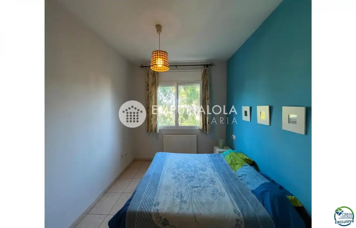 Bedroom of Apartments for sale in Figueres