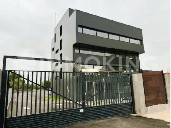 Außenansicht von Gebäude zur Miete in Coslada