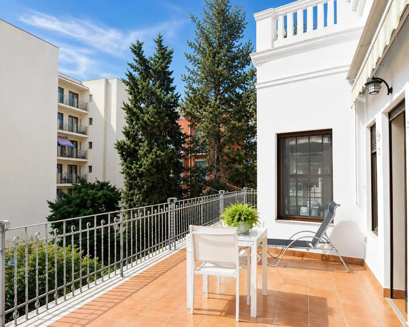 Terrasse von Erdgeschoss zum Verkauf in  Palma de Mallorca mit Klimaanlage, Privatgarten und Abstellraum