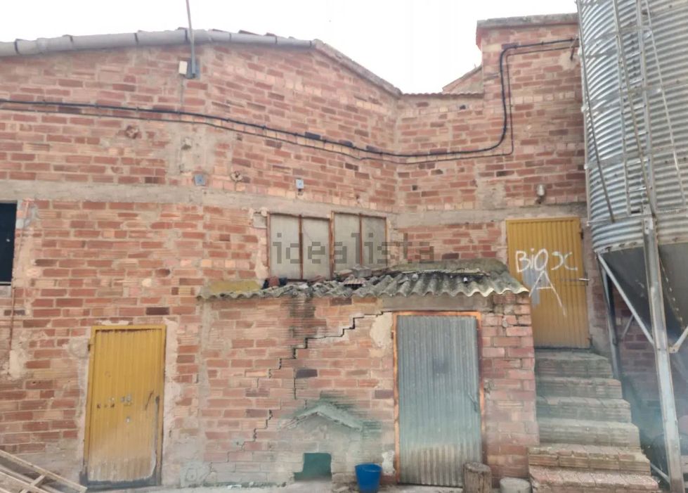 Exterior view of Industrial buildings for sale in Biosca