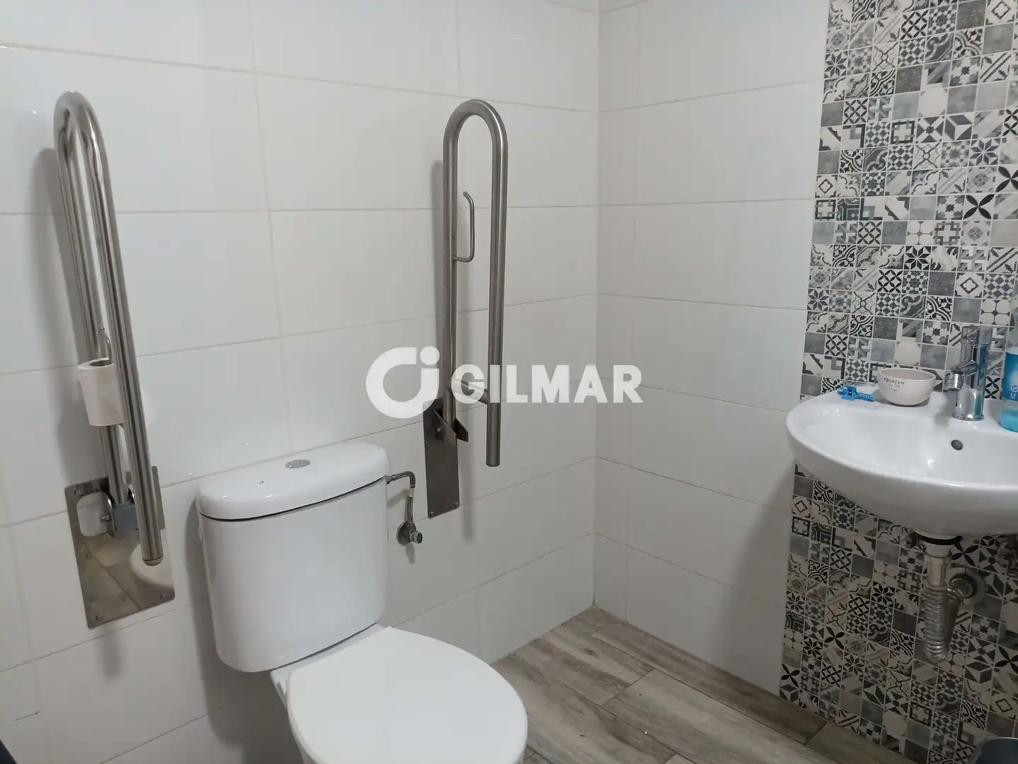 Baño de Local de alquiler en Sevilla con Calefacción