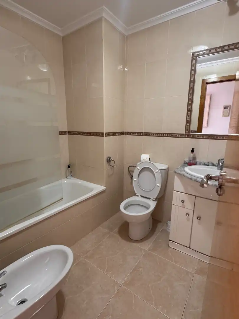 Baño de Piso de alquiler en Guardamar del Segura con Aire acondicionado, Calefacción y Terraza