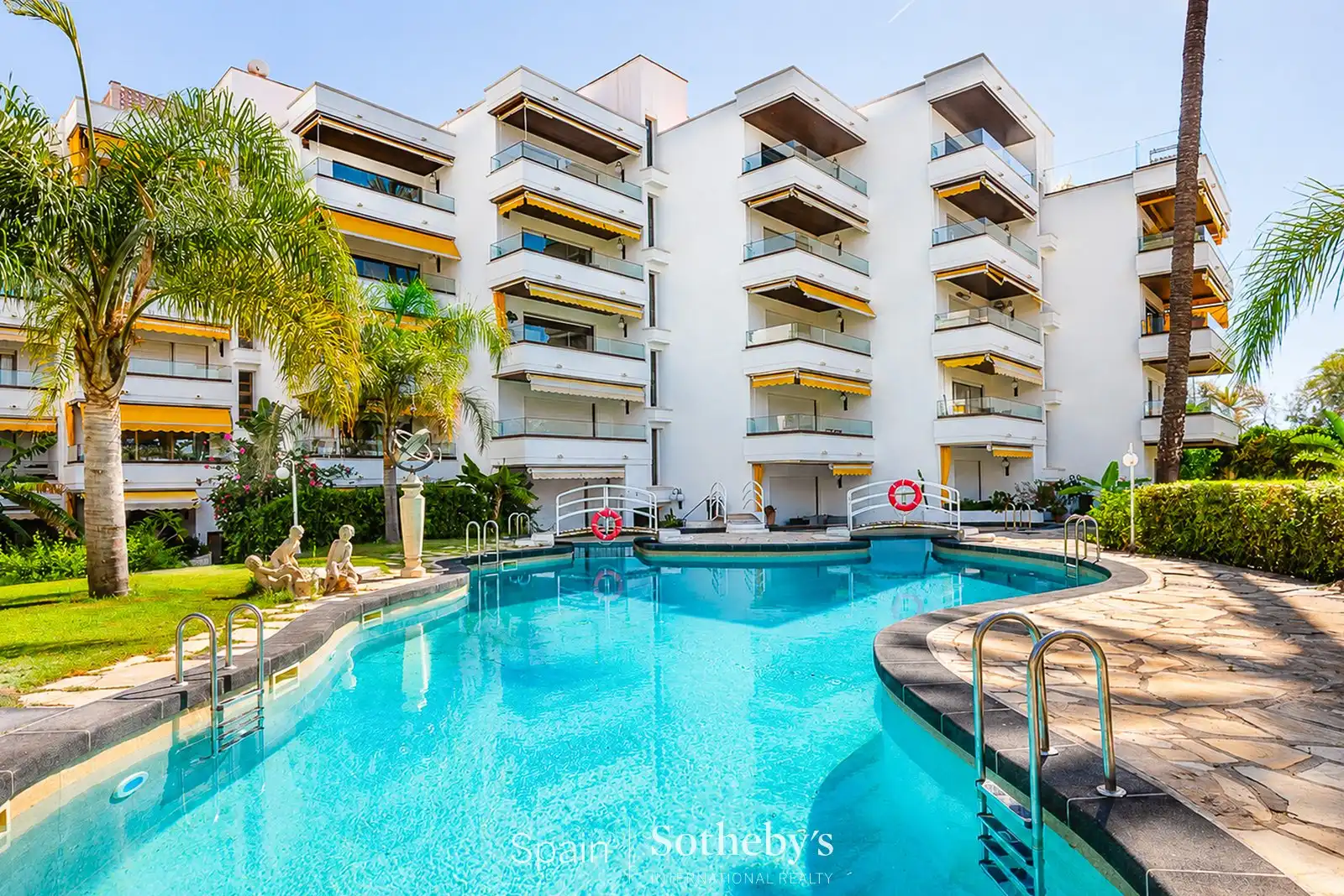 Piscina de Dúplex en venta en Sitges con Aire acondicionado, Calefacción y Terraza