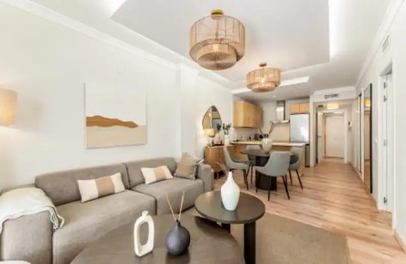 Sala de estar de Planta baja en venta en Marbella con Aire acondicionado, Calefacción y Terraza