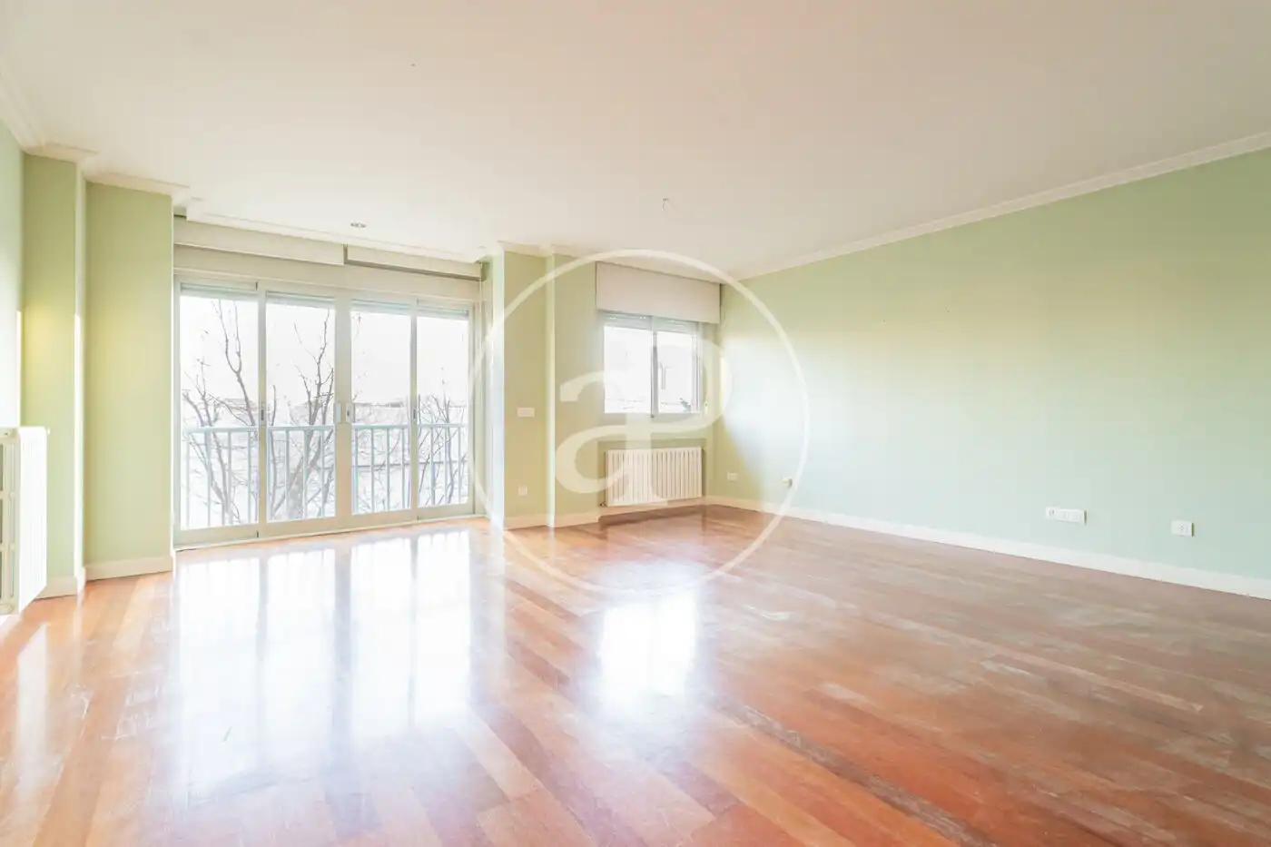 Sala de estar de Piso en venta en  Madrid Capital con Aire acondicionado, Calefacción y Jardín privado
