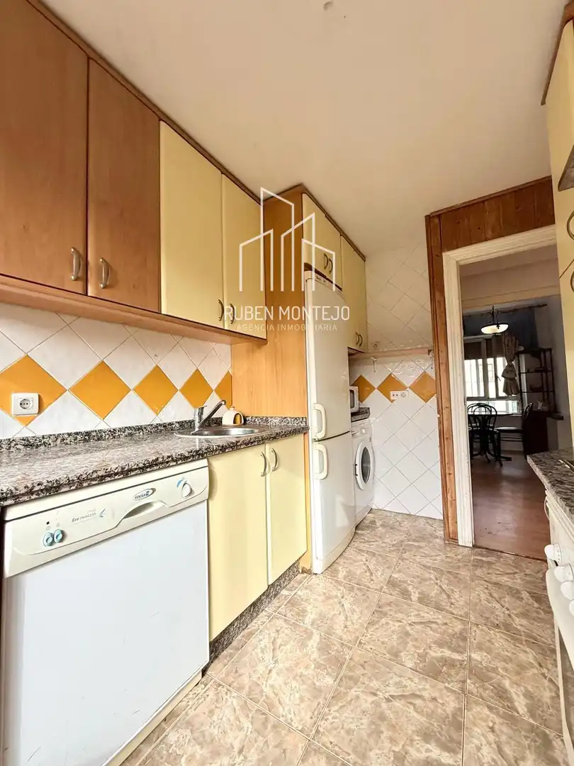 Kitchen of Flat for sale in Salamanca  with Heating, Oven and Washing machine