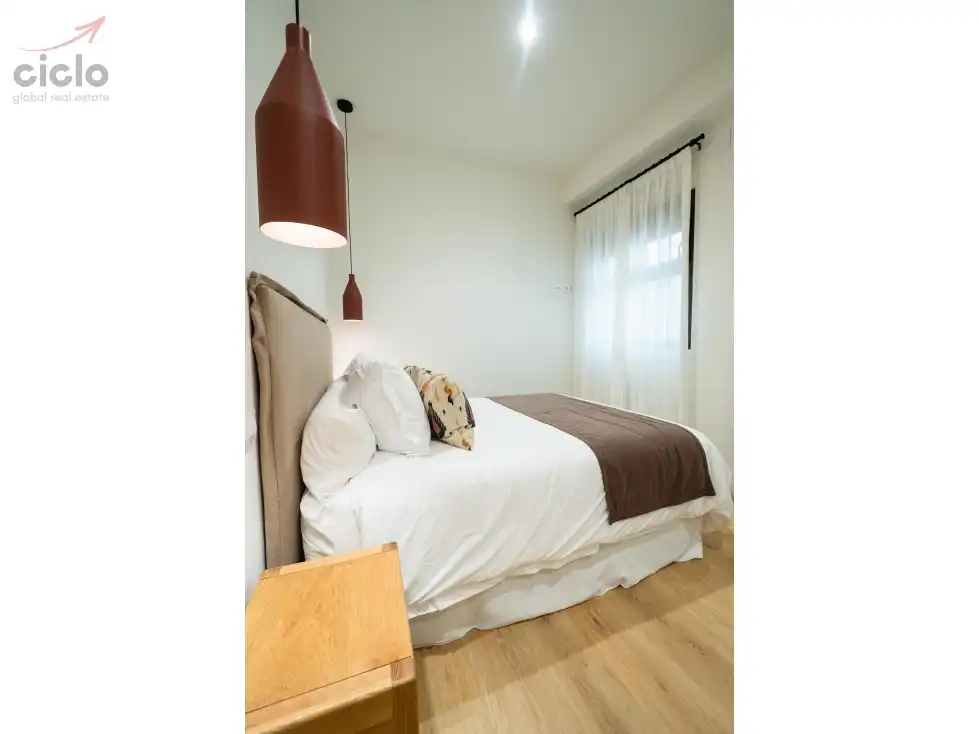 Habitación de Piso de alquiler en Sevilla con Terraza, Piscina y Amueblado