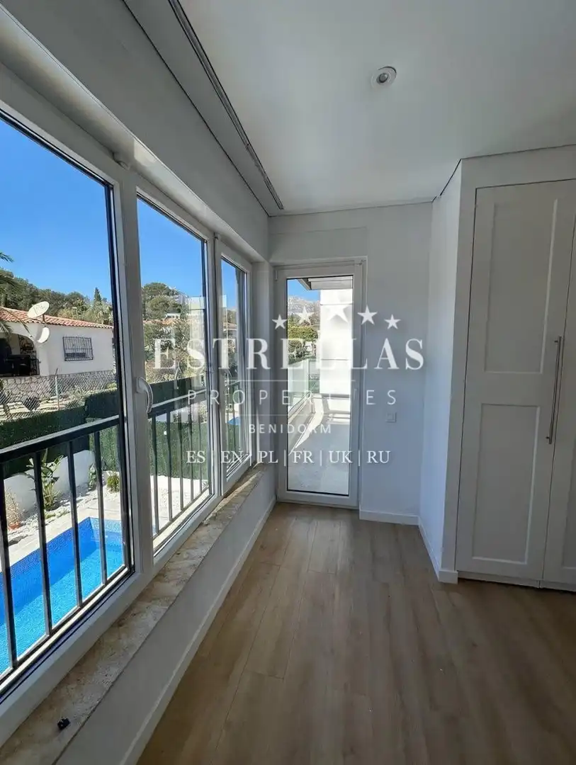 Habitación de Casa o chalet en venta en La Nucia con Aire acondicionado, Calefacción y Jardín privado
