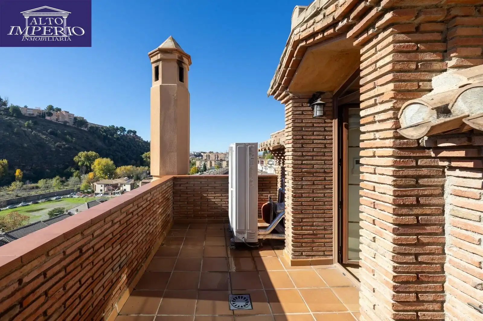 Adossat amb terrassa en venda a Genil, imagen 31