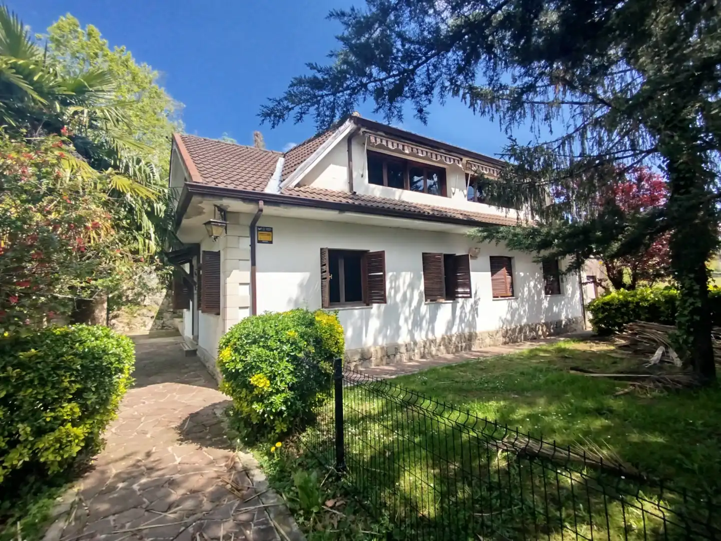 Vista exterior de Casa o xalet en venda en Santa María de Cayón amb Calefacció i Jardí privat