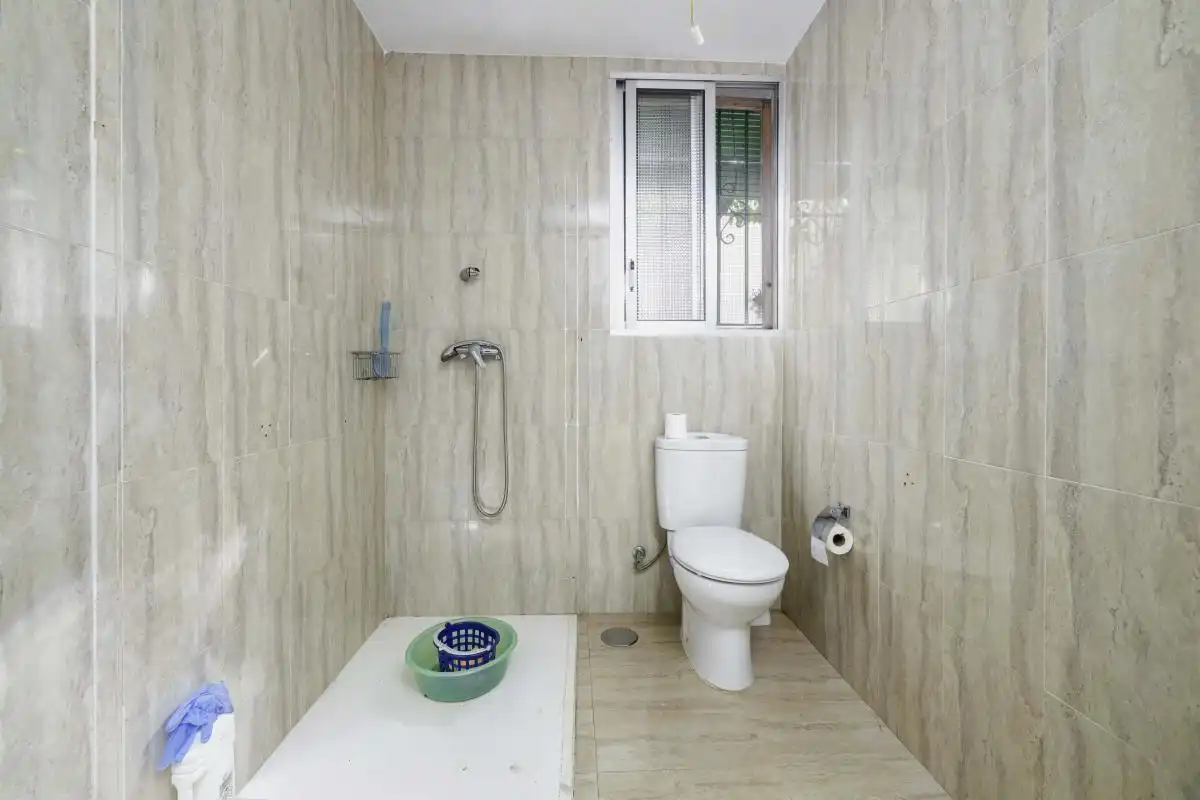 Baño de Casa adosada en venta en Camas con Calefacción, Terraza y Balcón