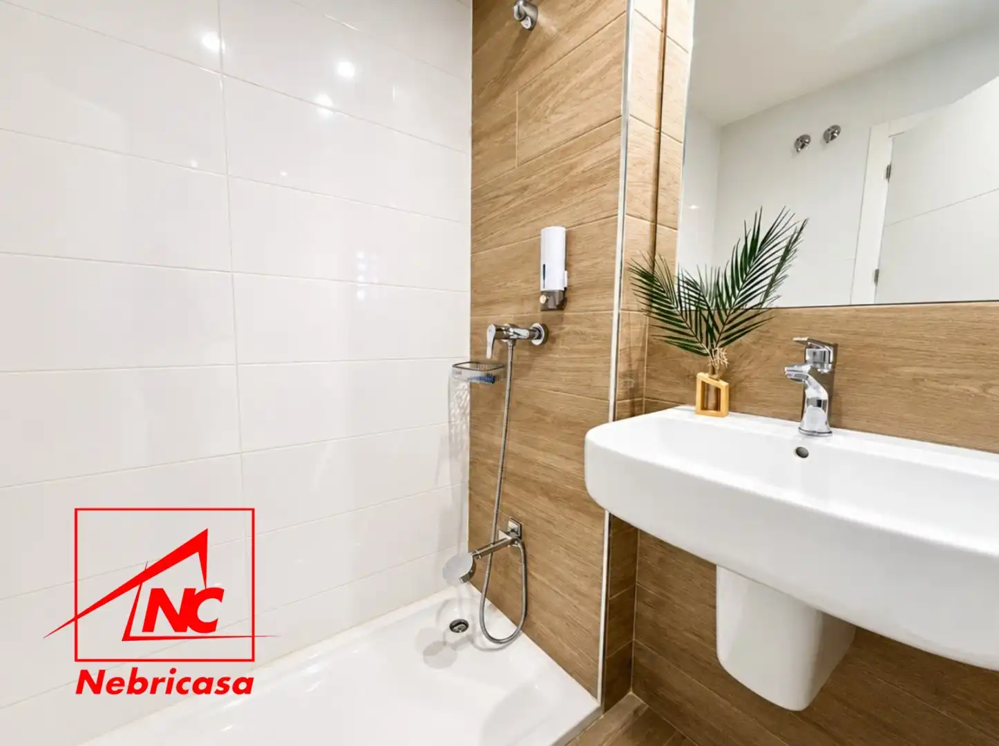 Baño de Piso en venta en Chipiona con Aire acondicionado, Terraza y Trastero