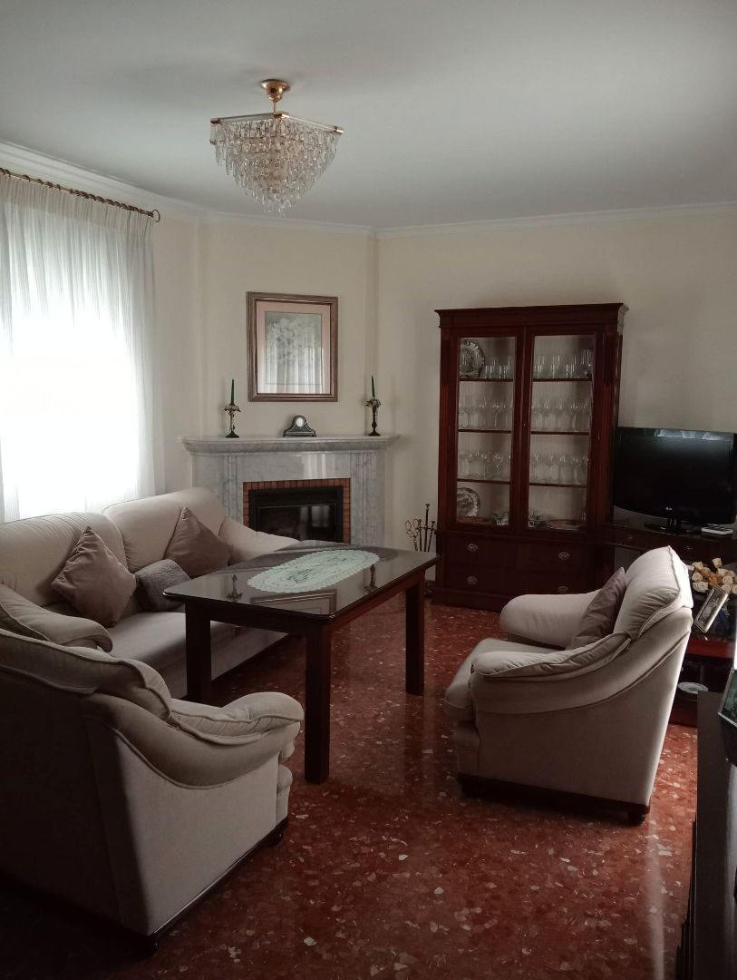 Sala d'estar de Casa adosada en venda en Lucena amb Aire condicionat, Calefacció i Terrassa