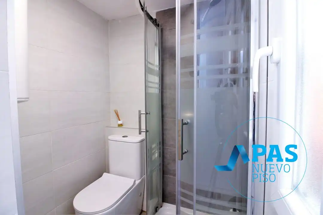 Baño de Piso en venta en Santander con Amueblado, Balcón y Alarma