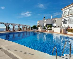 Piscina de Dúplex en venda en Benalmádena amb Aire condicionat, Jardí privat i Terrassa