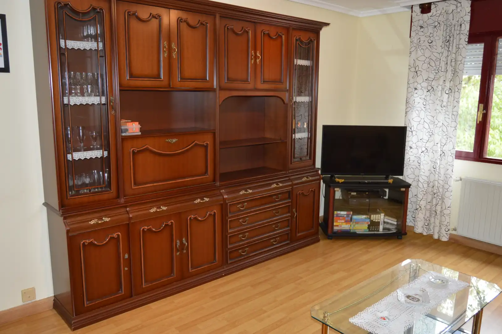 Sala de estar de Piso en venta en Avilés con Calefacción, Parquet y Trastero