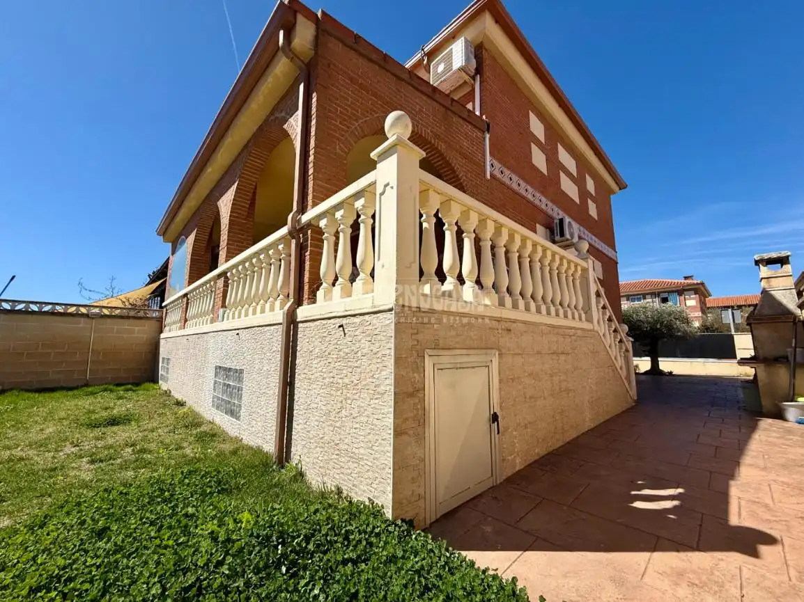 Exterior view of Detached homes for sale in Alovera  with Air Conditioner, Heating and Private garden