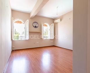 Bedroom of Apartment for sale in  Sevilla Capital  with Air Conditioner and Heating